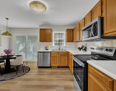 102 Cove Creek Drive - Photo Thumbnail 12