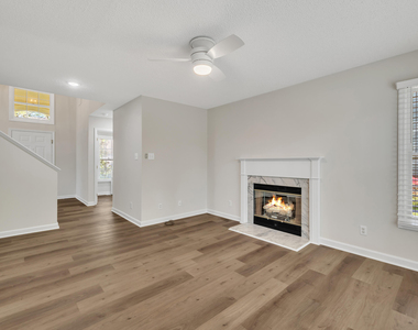 102 Cove Creek Drive - Photo Thumbnail 19
