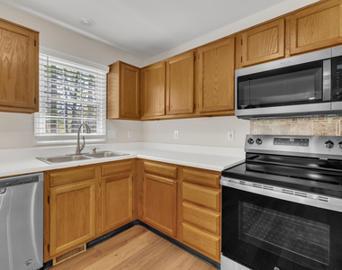 102 Cove Creek Drive - Photo Thumbnail 14