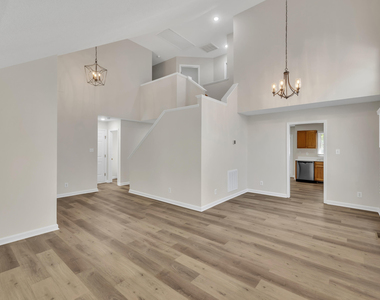 102 Cove Creek Drive - Photo Thumbnail 9