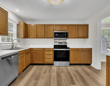 102 Cove Creek Drive - Photo Thumbnail 13