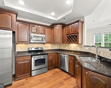 7023 Huntley Run Place - Photo Thumbnail 13