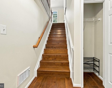 7023 Huntley Run Place - Photo Thumbnail 3