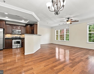 7023 Huntley Run Place - Photo Thumbnail 8