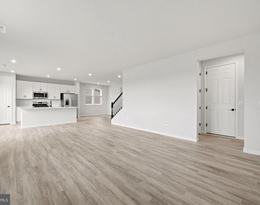 102 Curtain Fall Drive - Photo Thumbnail 19