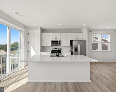 102 Curtain Fall Drive - Photo Thumbnail 12