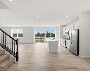 102 Curtain Fall Drive - Photo Thumbnail 6