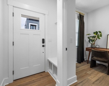 554 E Hargett Street - Photo Thumbnail 3