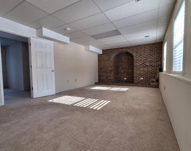 10506 Oak Place - Photo Thumbnail 1