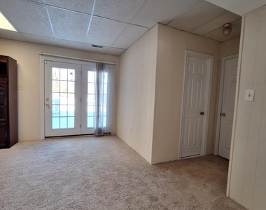 10506 Oak Place - Photo Thumbnail 4