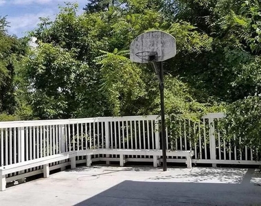 10506 Oak Place - Photo Thumbnail 9