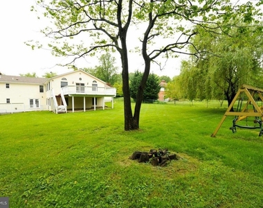 10506 Oak Place - Photo Thumbnail 12