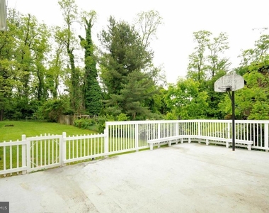 10506 Oak Place - Photo Thumbnail 10