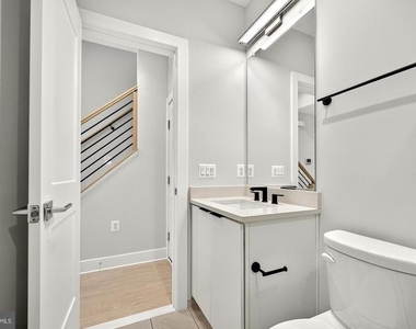 158 N Lee - Photo Thumbnail 10