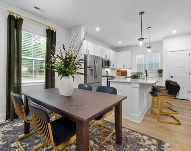 554 E Hargett Street - Photo Thumbnail 6