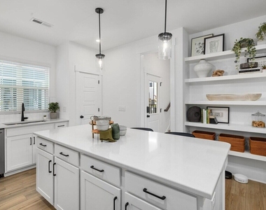 554 E Hargett Street - Photo Thumbnail 4