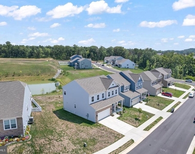 2131 Berwick Drive - Photo Thumbnail 4