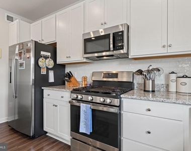 2131 Berwick Drive - Photo Thumbnail 12