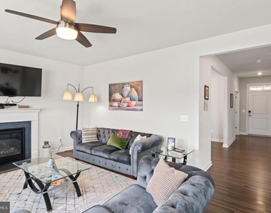 2131 Berwick Drive - Photo Thumbnail 10