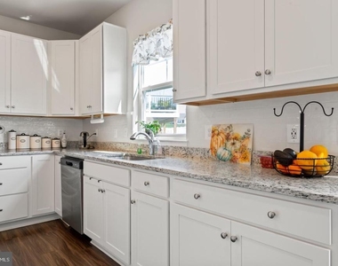 2131 Berwick Drive - Photo Thumbnail 14