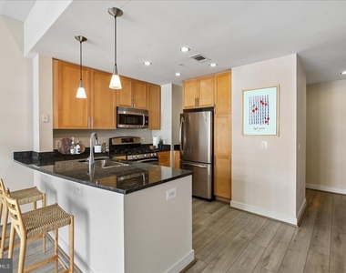 820 N Pollard Street - Photo Thumbnail 5