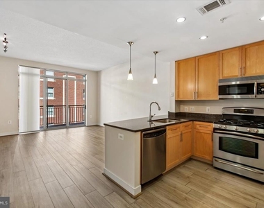 820 N Pollard Street - Photo Thumbnail 8