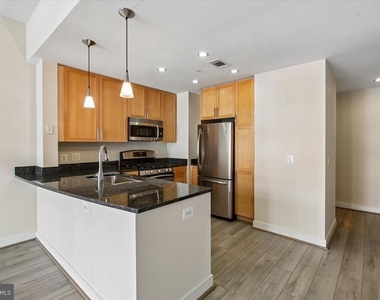 820 N Pollard Street - Photo Thumbnail 9