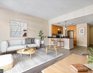 820 N Pollard Street - Photo Thumbnail 3