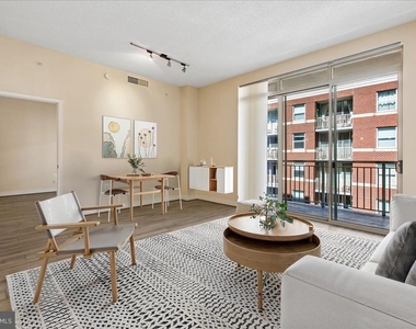 820 N Pollard Street - Photo Thumbnail 4