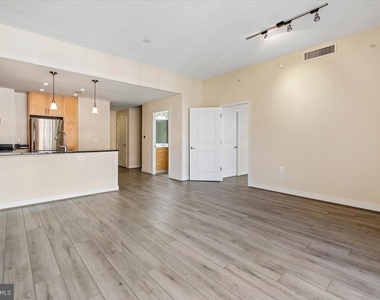 820 N Pollard Street - Photo Thumbnail 12