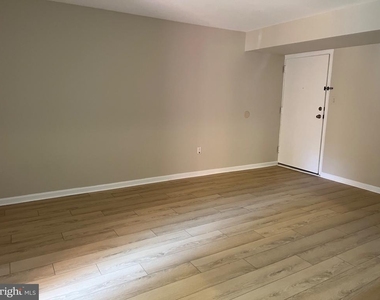 1506 S George Mason Drive - Photo Thumbnail 6