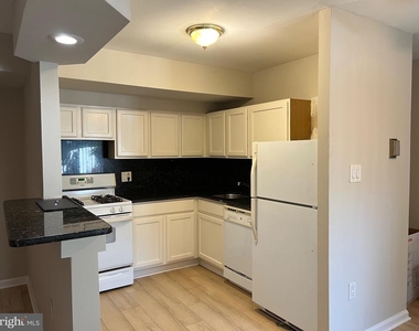 1506 S George Mason Drive - Photo Thumbnail 12