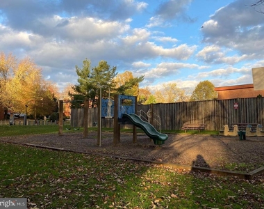 1506 S George Mason Drive - Photo Thumbnail 24