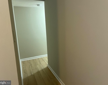 1506 S George Mason Drive - Photo Thumbnail 13