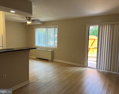 1506 S George Mason Drive - Photo Thumbnail 8