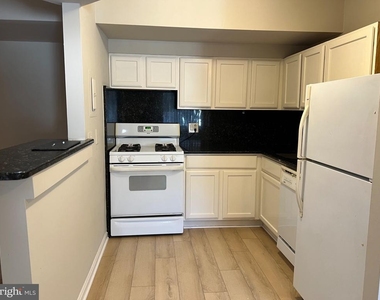 1506 S George Mason Drive - Photo Thumbnail 11