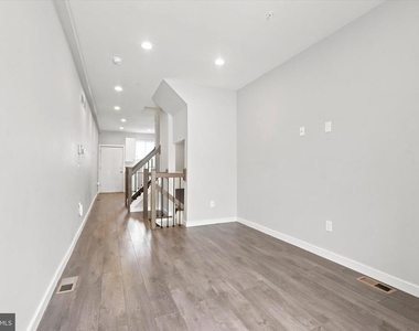 2044 N Fifth Street - Photo Thumbnail 1