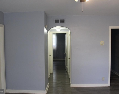 565 E Tabor Road - Photo Thumbnail 3