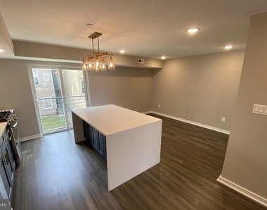 765 N Uber Street - Photo Thumbnail 3