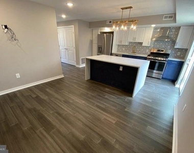 765 N Uber Street - Photo Thumbnail 2