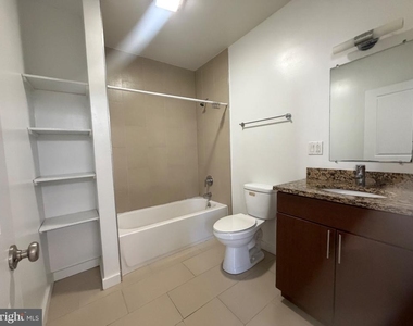 4 Leverington Avenue - Photo Thumbnail 3