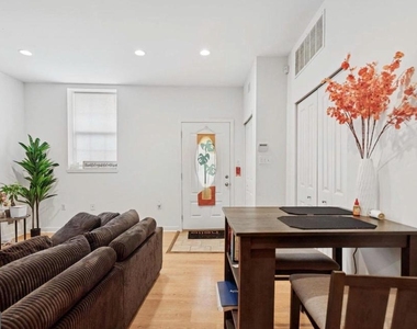 6212 Ridge Avenue - Photo Thumbnail 3