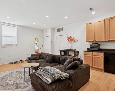 6212 Ridge Avenue - Photo Thumbnail 4