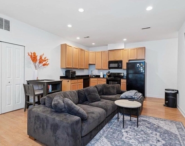 6212 Ridge Avenue - Photo Thumbnail 2
