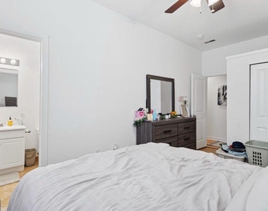6212 Ridge Avenue - Photo Thumbnail 7