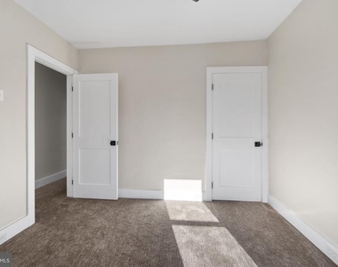 439 Dupont Street - Photo Thumbnail 13