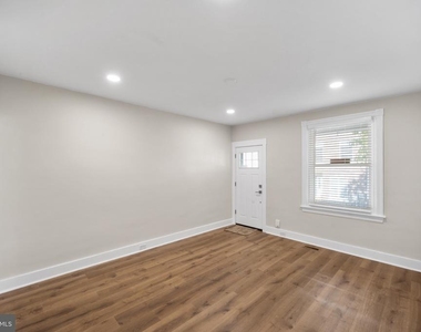 439 Dupont Street - Photo Thumbnail 2