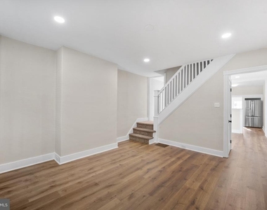 439 Dupont Street - Photo Thumbnail 3