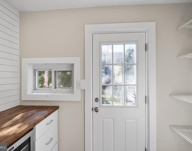 439 Dupont Street - Photo Thumbnail 10