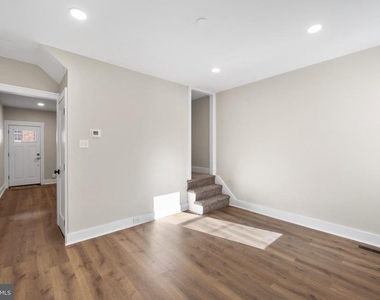 439 Dupont Street - Photo Thumbnail 4